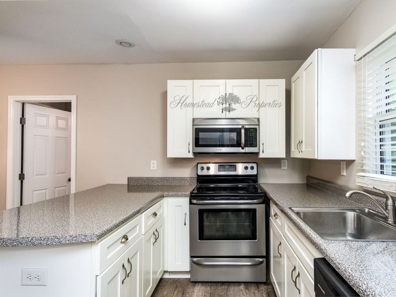 505 Lamont St - Photo 5 of 16