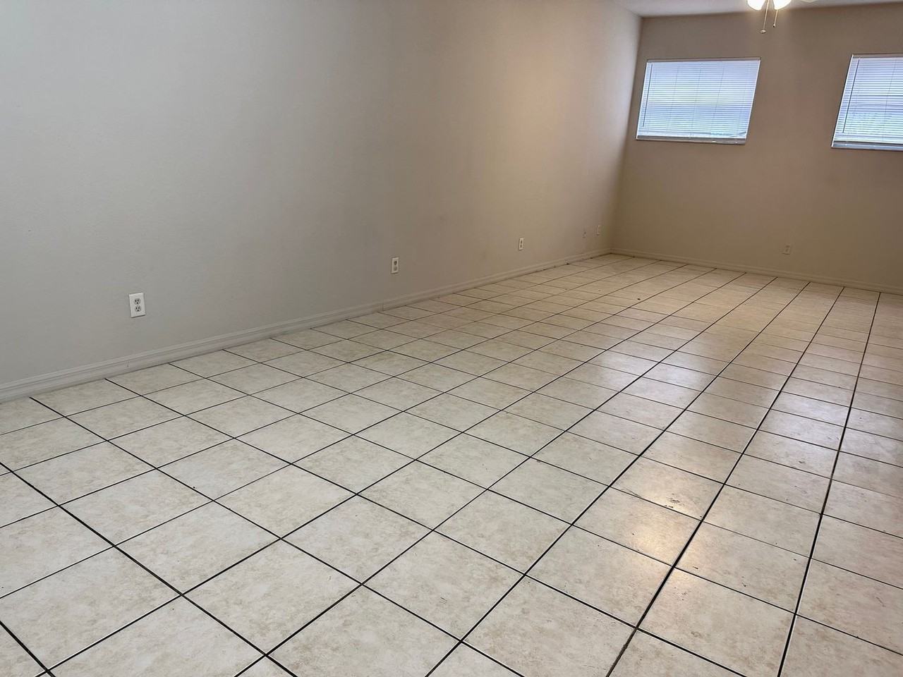 3619 W Reynolds St #1 - Photo 3 of 13