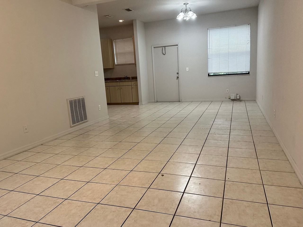 3619 W Reynolds St #1 - Photo 4 of 13