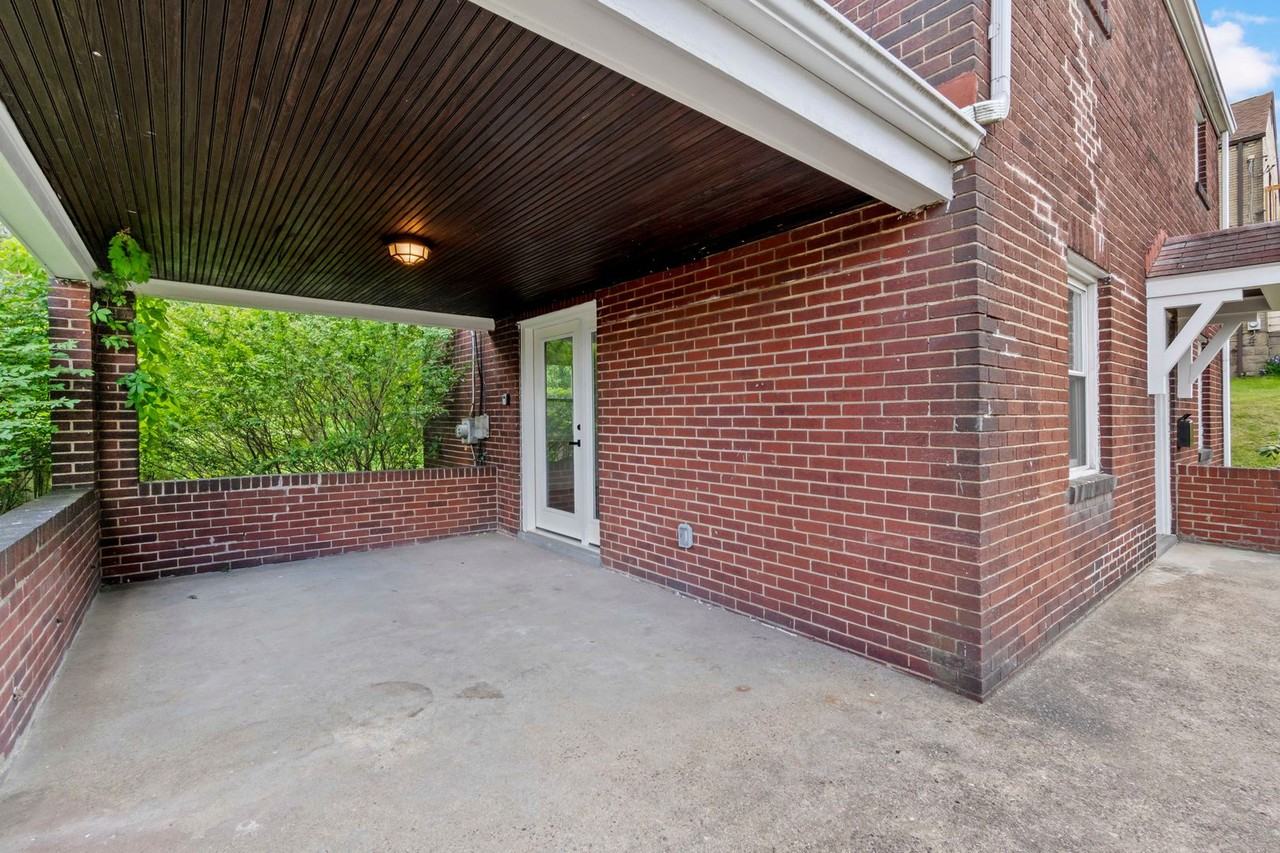 937 Craig St - Photo 3 of 29