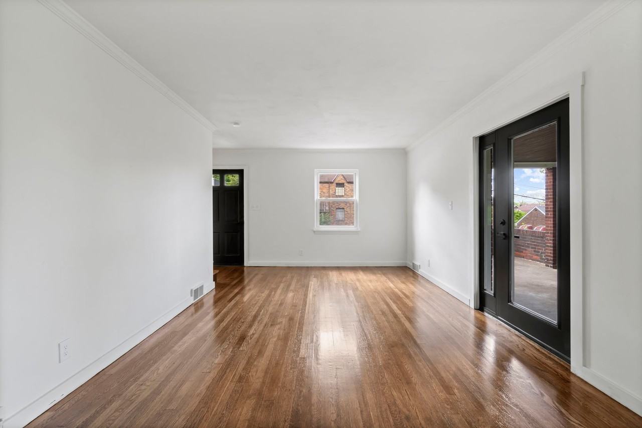937 Craig St - Photo 5 of 29