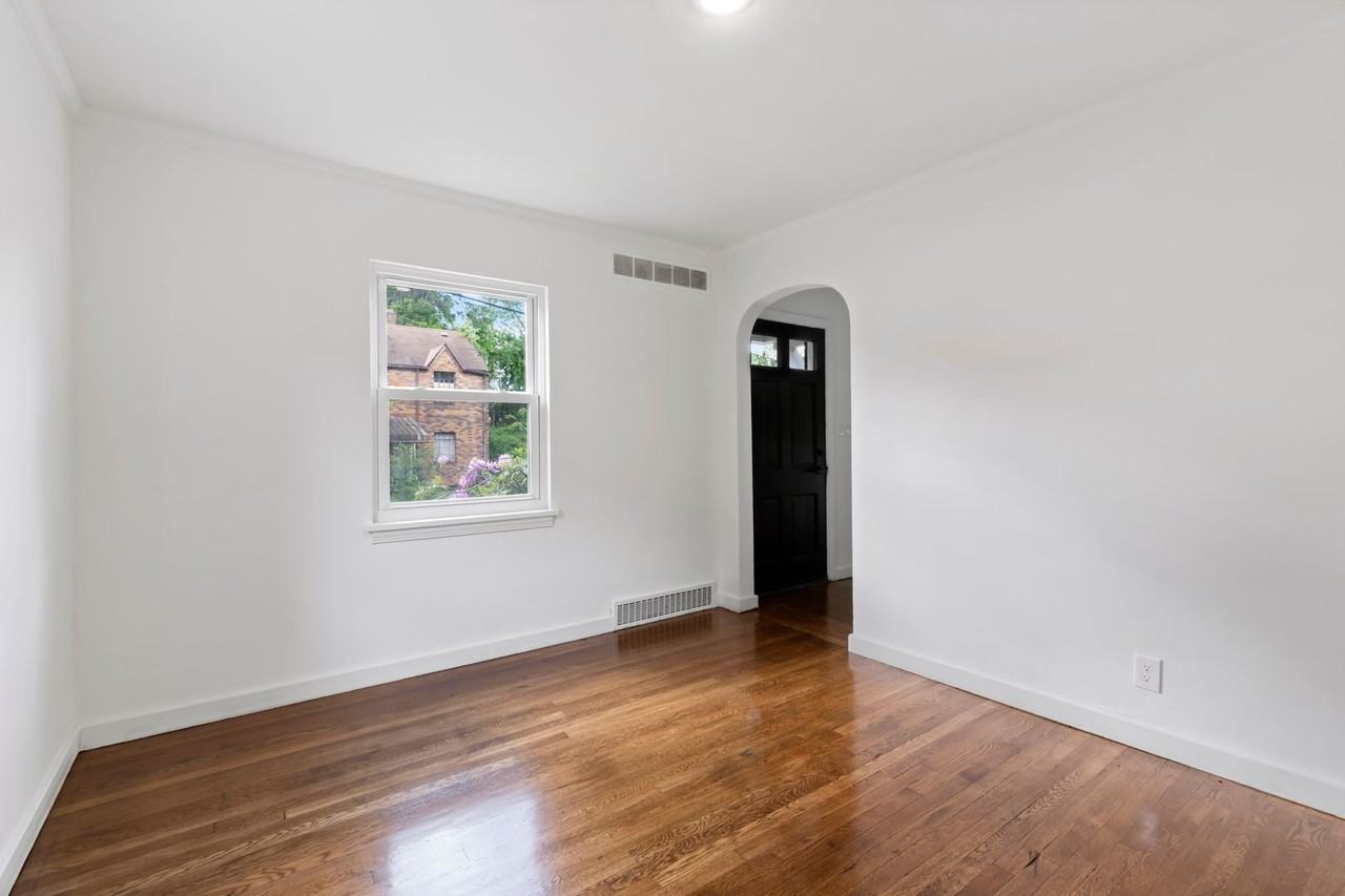 937 Craig St - Photo 7 of 29