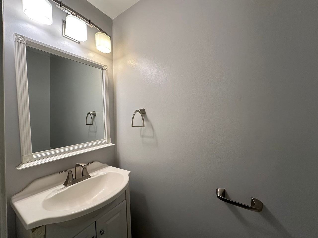 214 Sapphire Ln - Photo 7 of 15