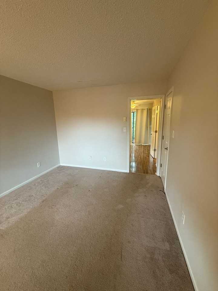 218 Adams Ln - Photo 5 of 29