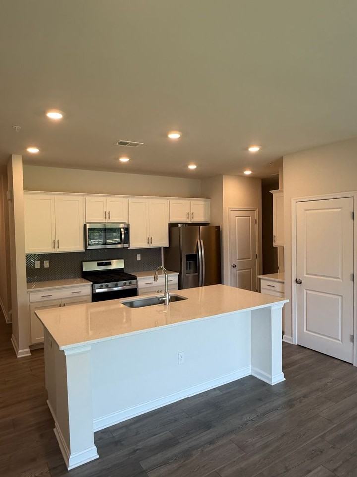 152 Hannock St - Photo 5 of 25
