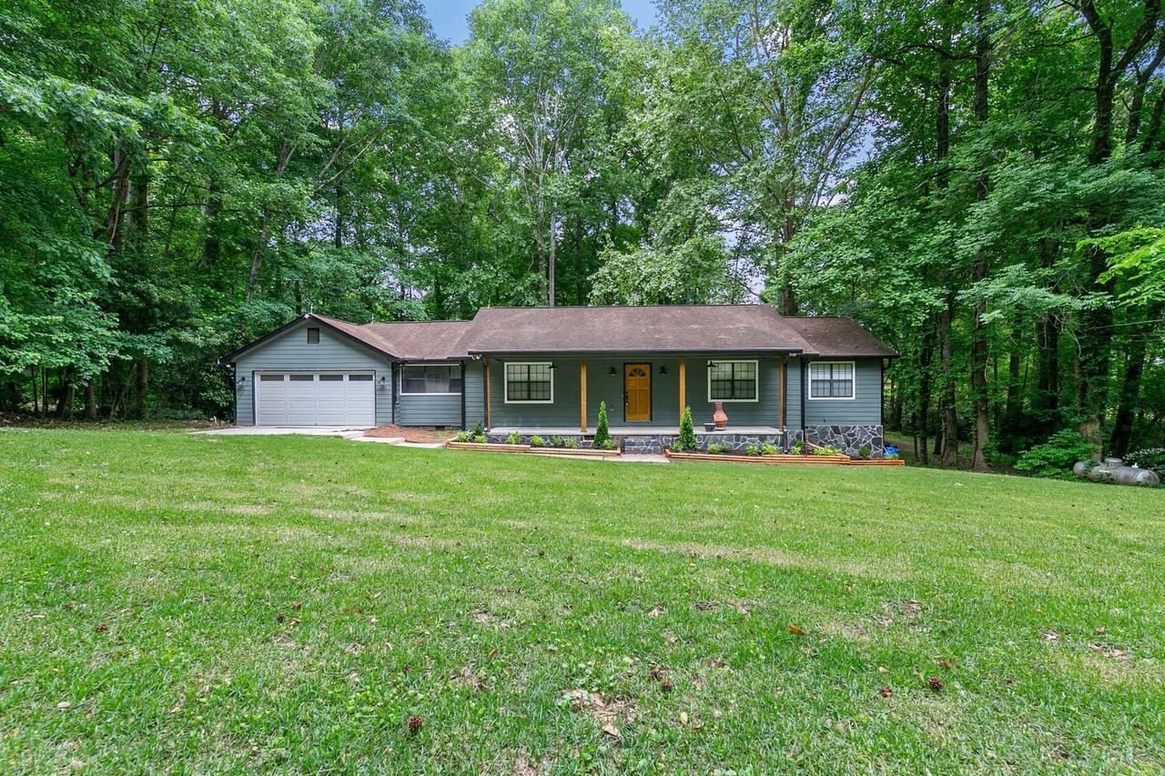209 Pinewood Ln - Photo 2 of 17