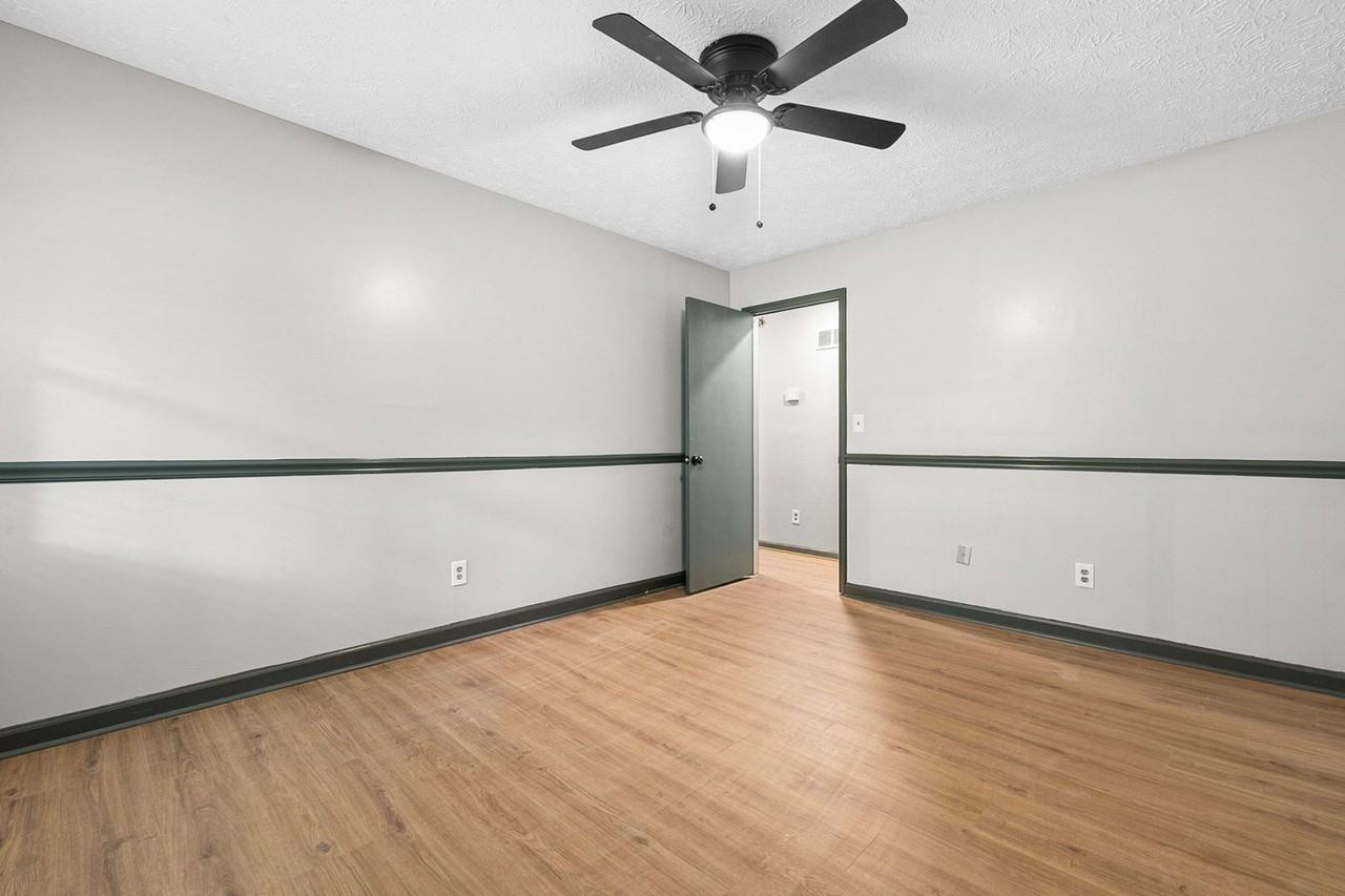 209 Pinewood Ln - Photo 3 of 17