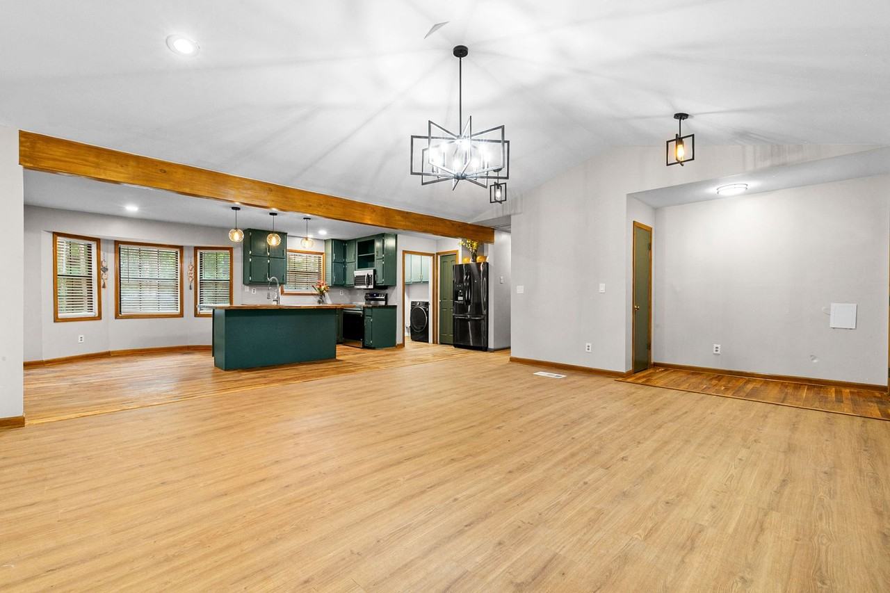 209 Pinewood Ln - Photo 6 of 17