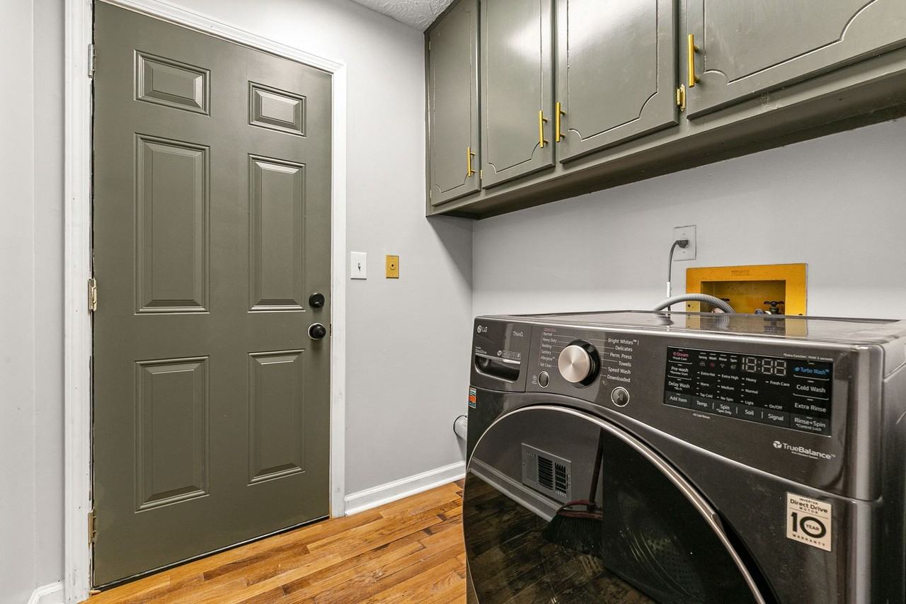 209 Pinewood Ln - Photo 7 of 17