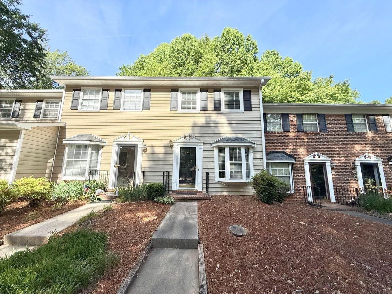 2233 Stonecutter Dr - Photo 2 of 18