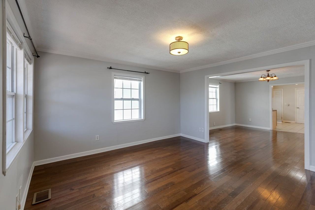 2412 Chapel Ave - Photo 4 of 29