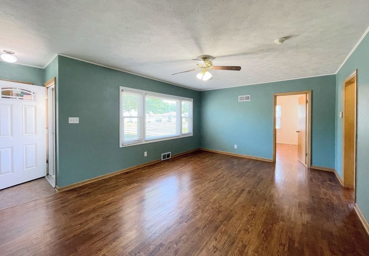 121 W 25th Ave - Photo 2 of 15