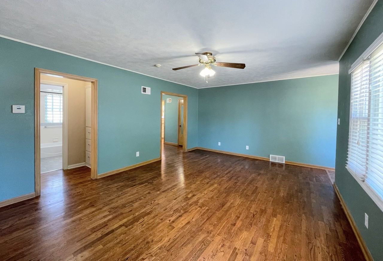 121 W 25th Ave - Photo 3 of 15