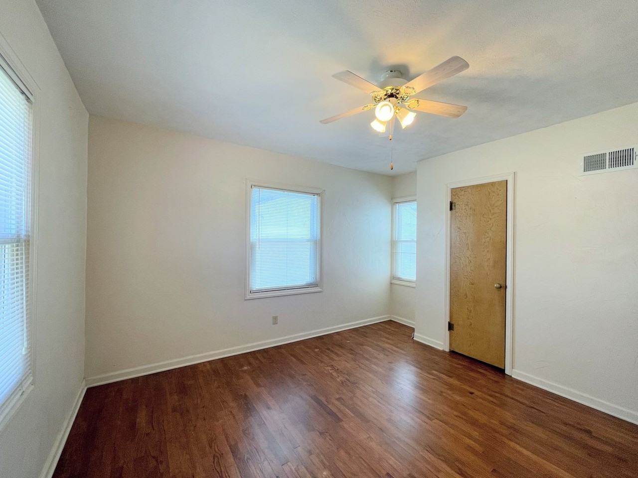 121 W 25th Ave - Photo 4 of 15