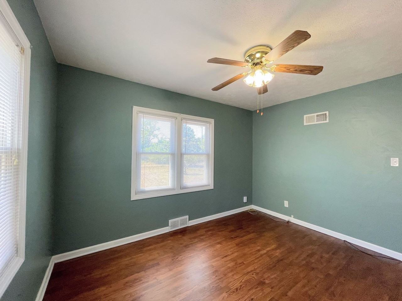121 W 25th Ave - Photo 6 of 15