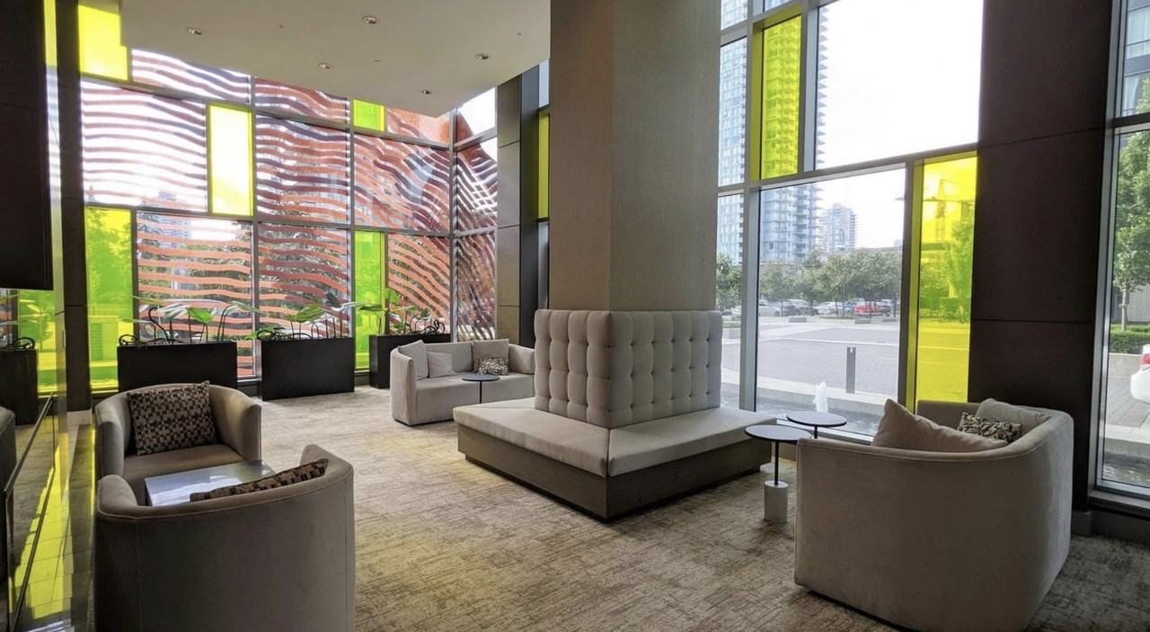 2 Bed/2 Bath Condo(Metrotown/ 5 Minute walk to Royal Oak Skytrain) - Photo 4 of 24