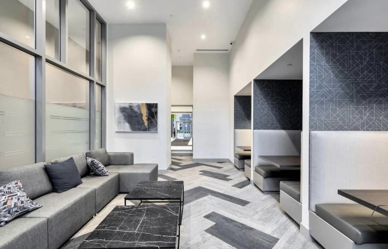 2 Bed/2 Bath Condo(Metrotown/ 5 Minute walk to Royal Oak Skytrain) - Photo 5 of 24