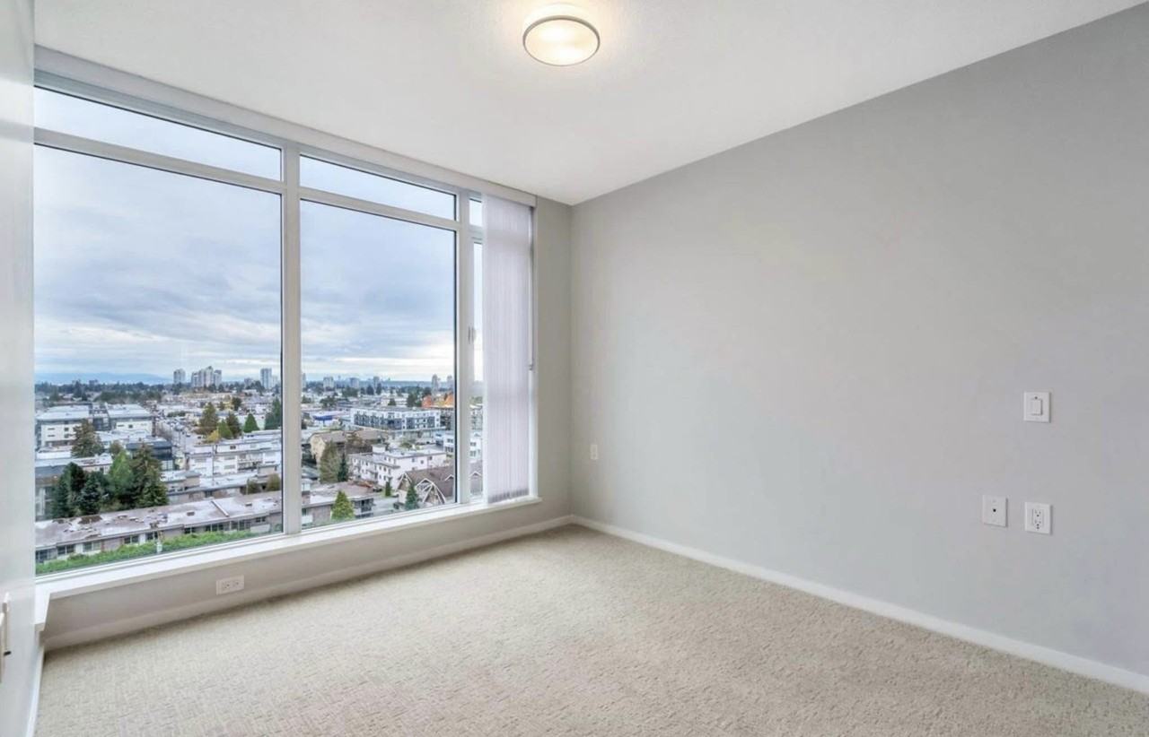 2 Bed/2 Bath Condo(Metrotown/ 5 Minute walk to Royal Oak Skytrain) - Photo 7 of 24
