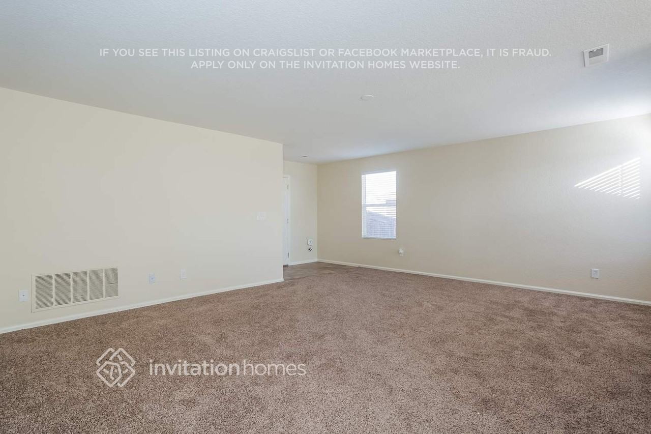 729 Canyon Ln - Photo 4 of 10