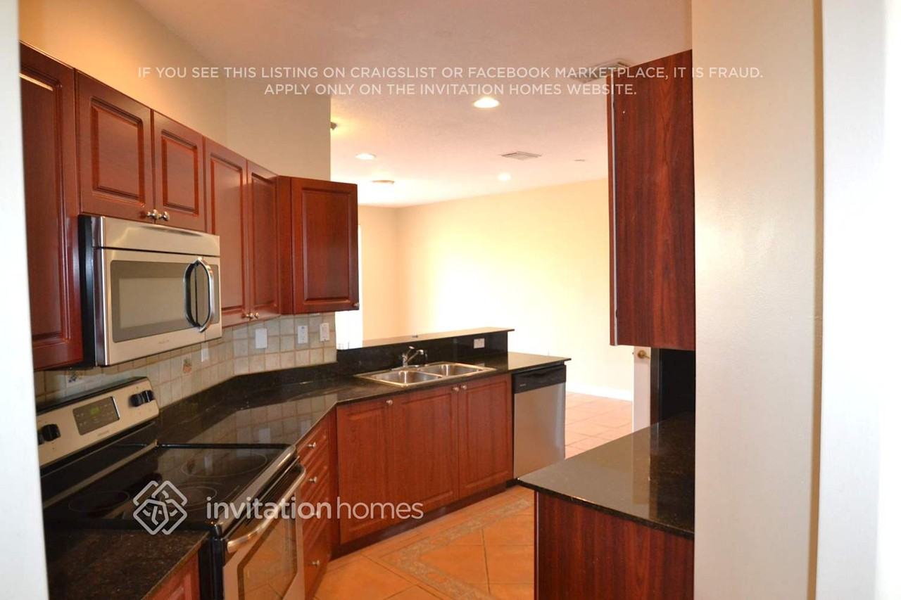 11043 Nw 48th Ln - Photo 2 of 7