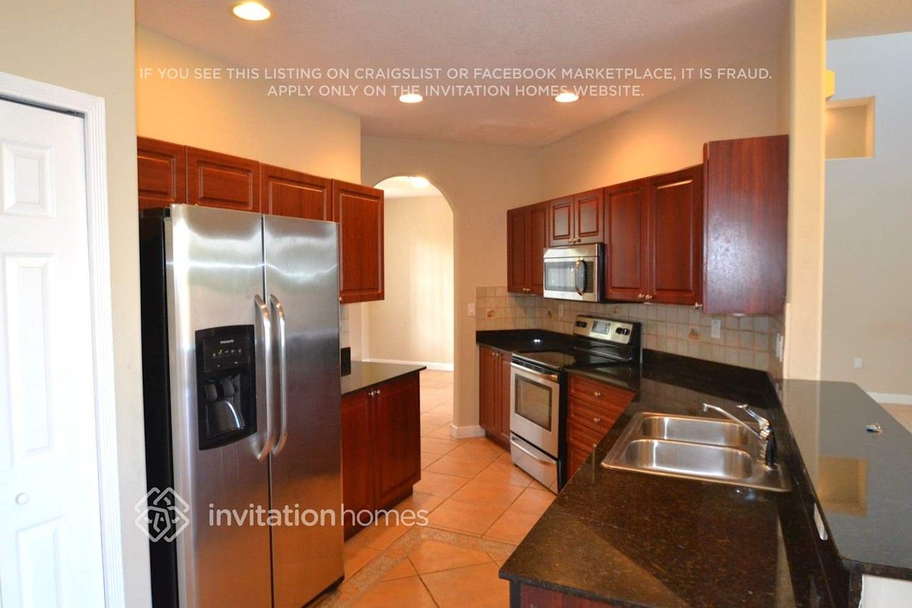 11043 Nw 48th Ln - Photo 3 of 7
