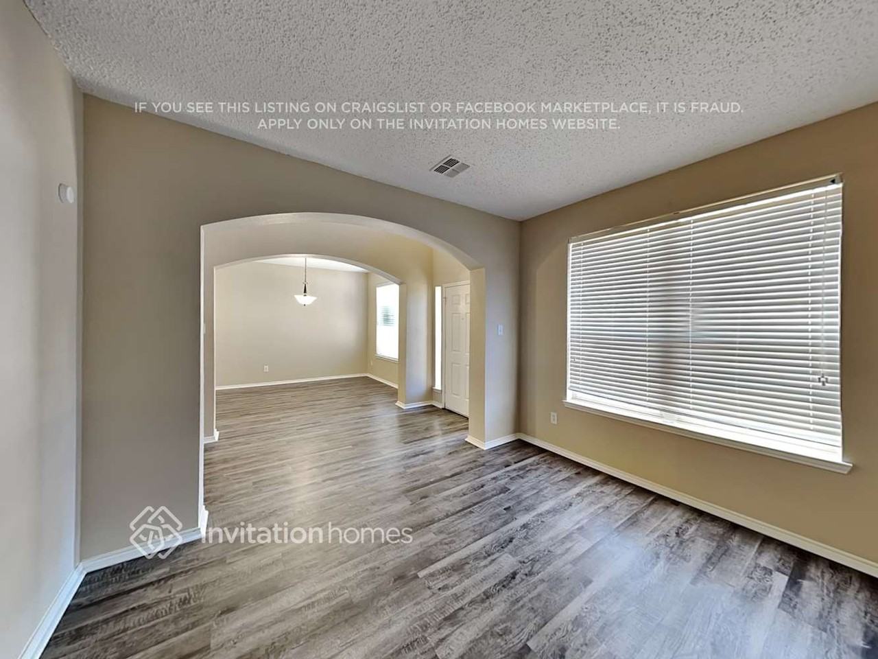 2006 Windcastle Dr - Photo 4 of 23