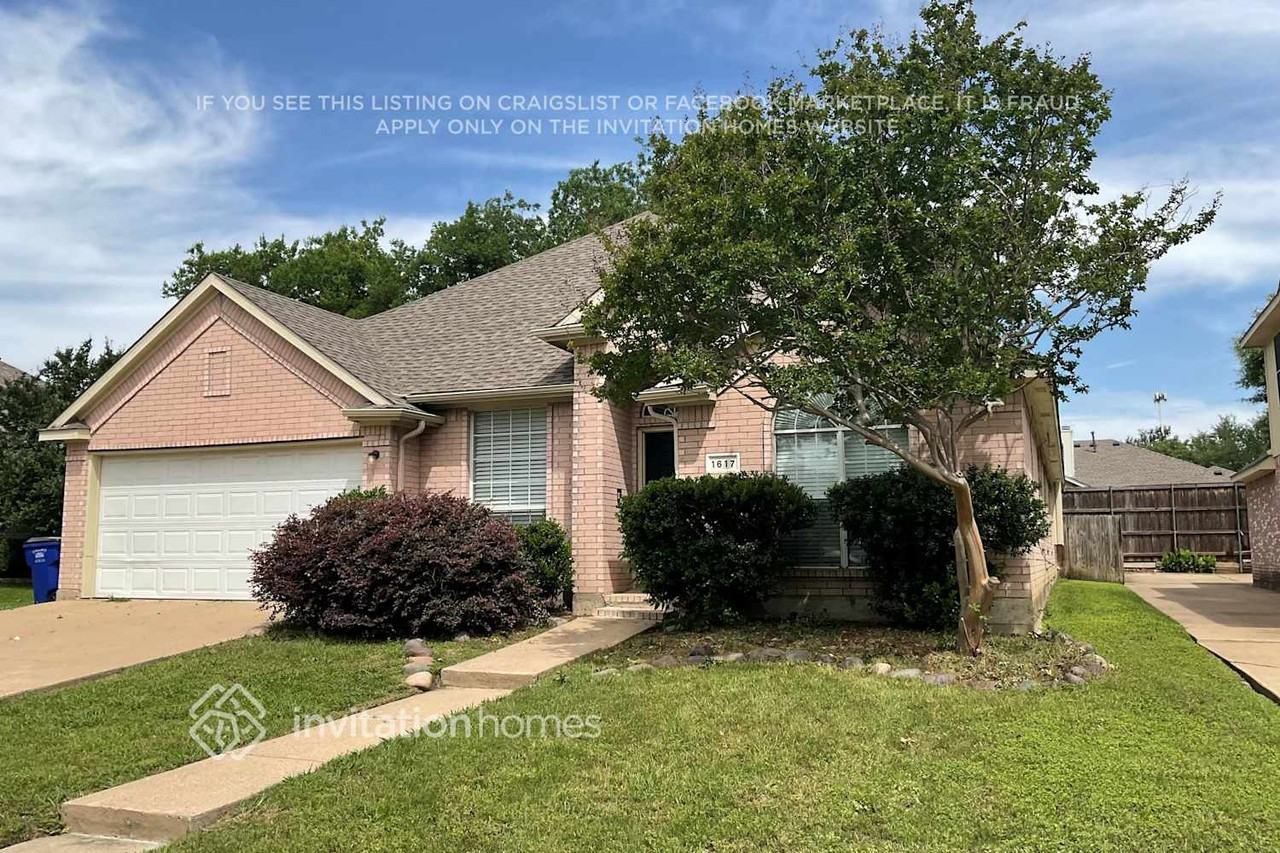 1617 Churchill Ln - Photo 2 of 19