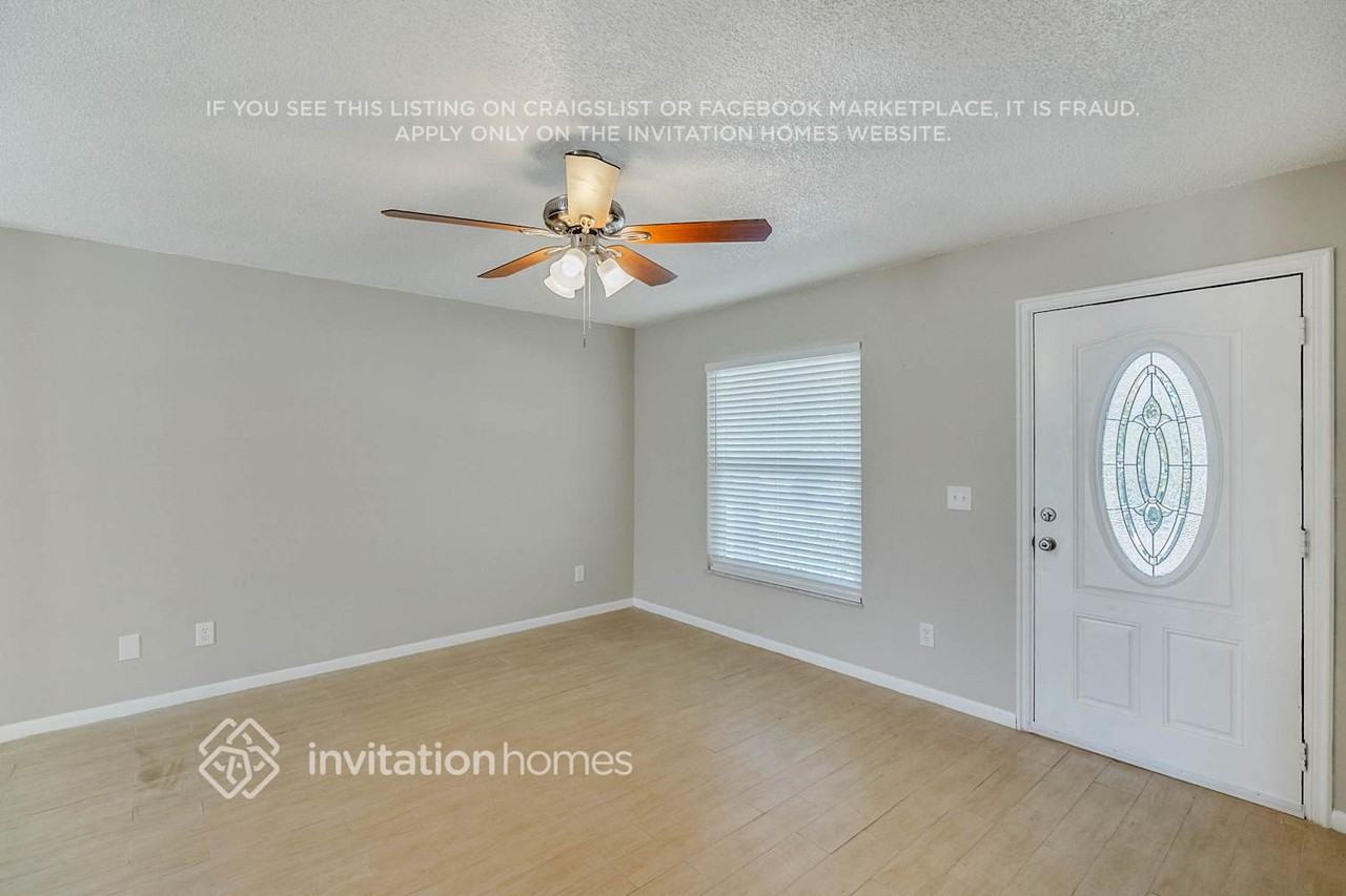 7010 Lake Long Dr - Photo 3 of 25