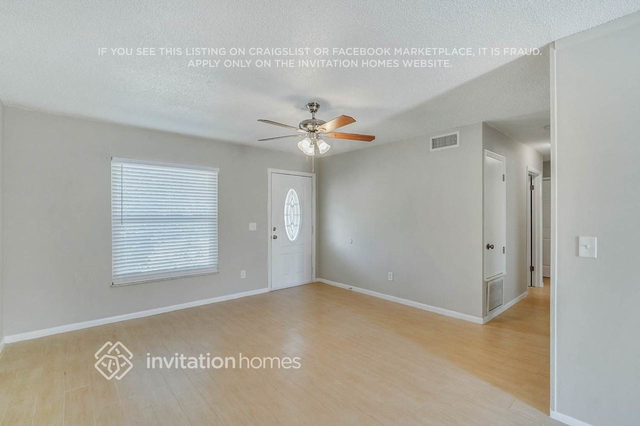 7010 Lake Long Dr - Photo 4 of 25