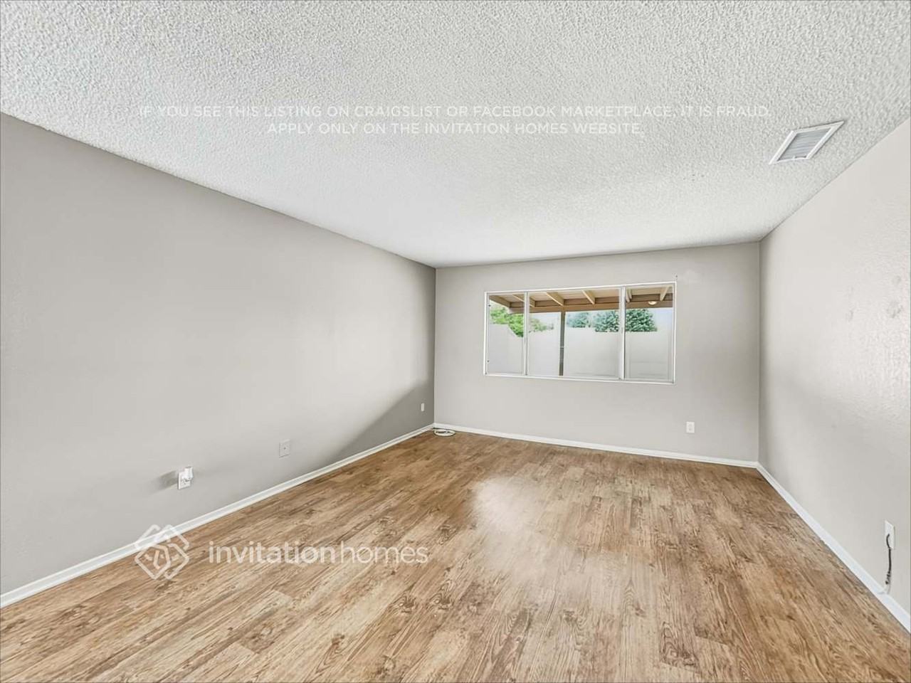5651 Louise St - Photo 5 of 20