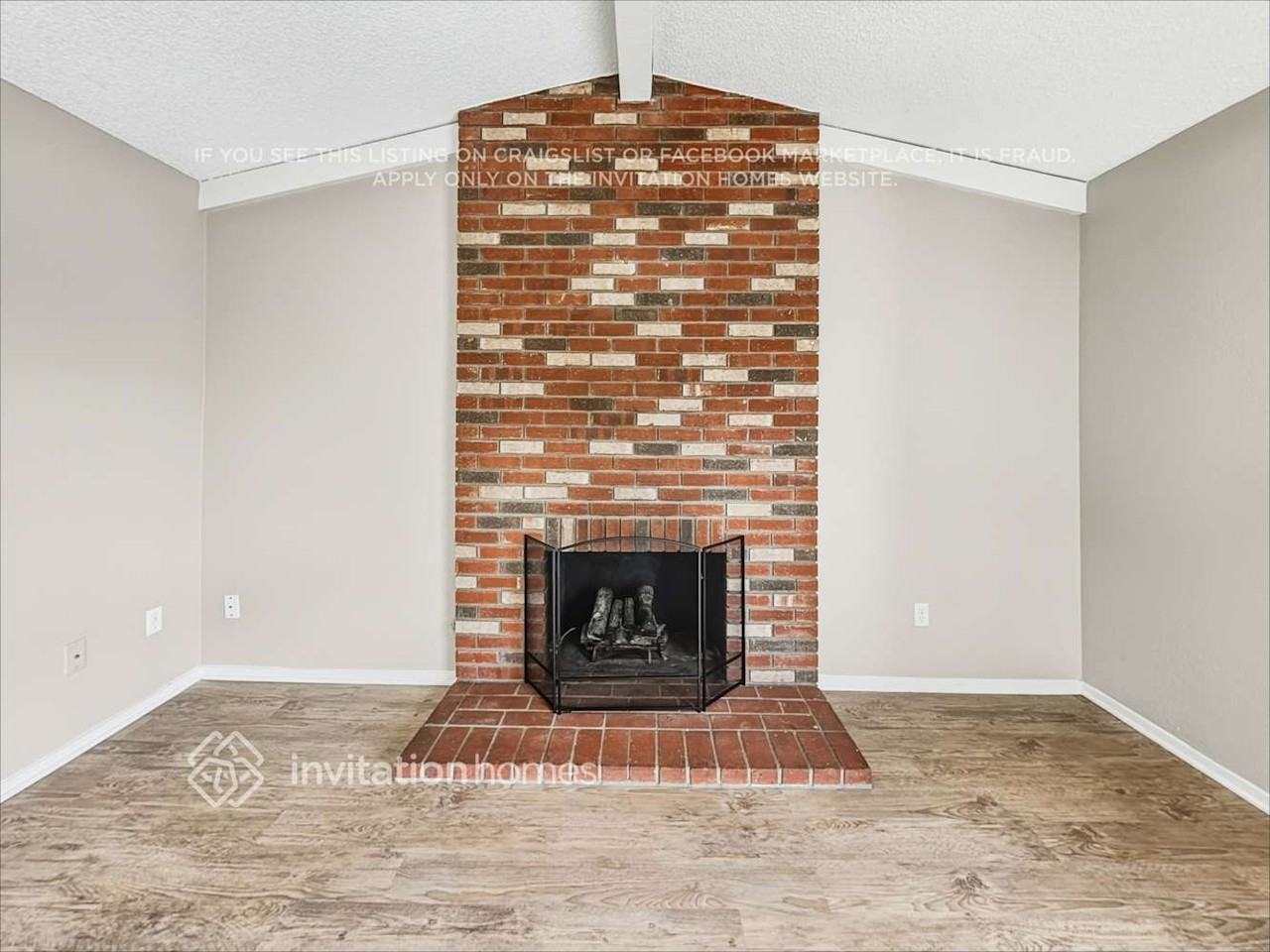 5651 Louise St - Photo 6 of 20