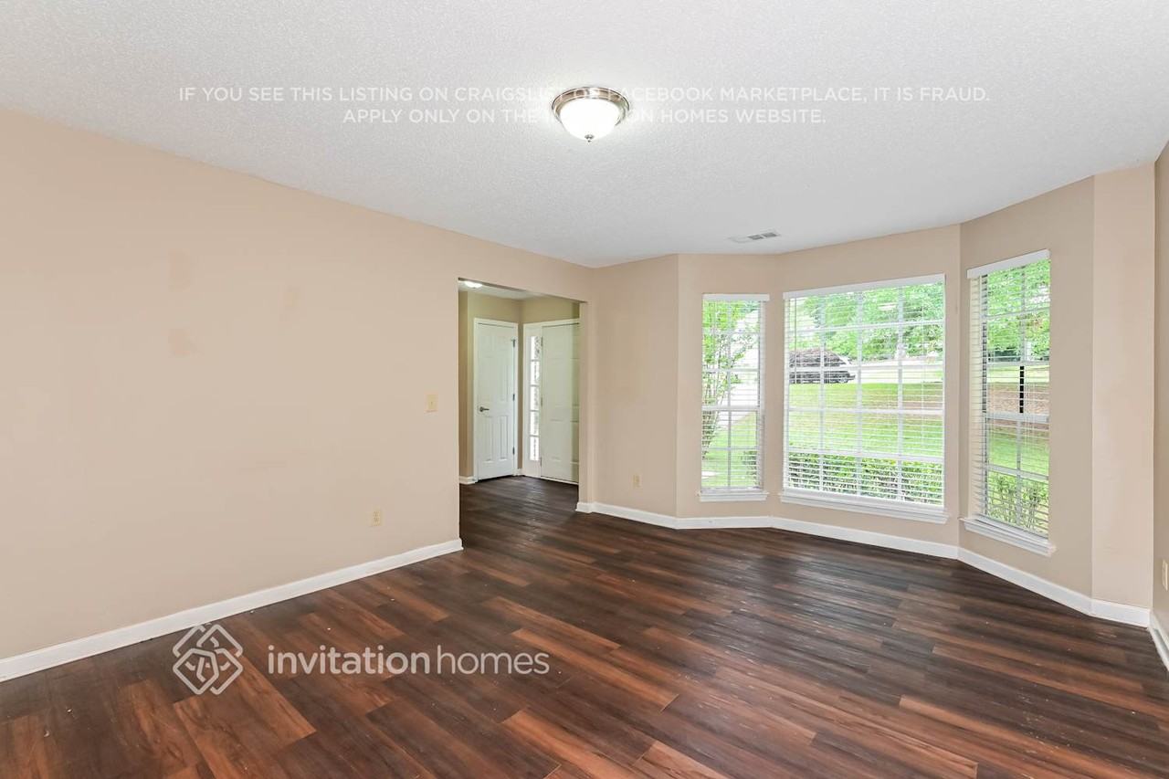 395 Oakdale Cir - Photo 4 of 18