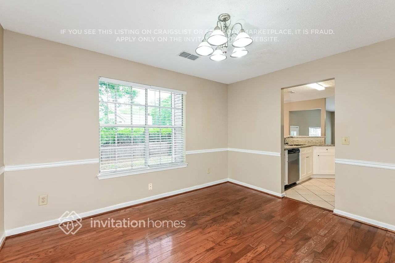395 Oakdale Cir - Photo 5 of 18