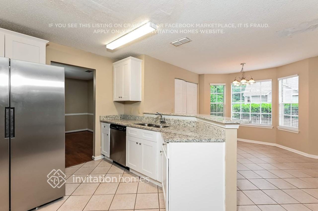 395 Oakdale Cir - Photo 6 of 18
