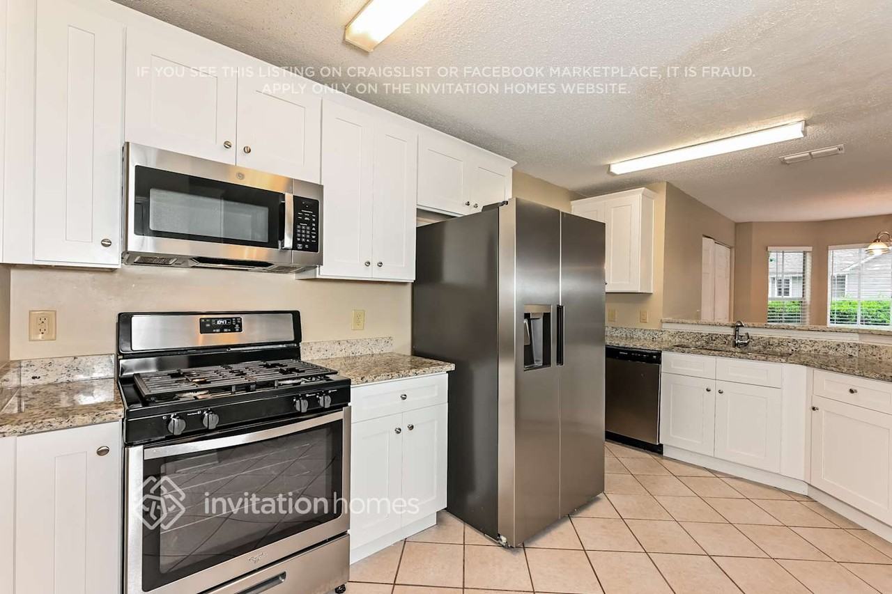 395 Oakdale Cir - Photo 7 of 18