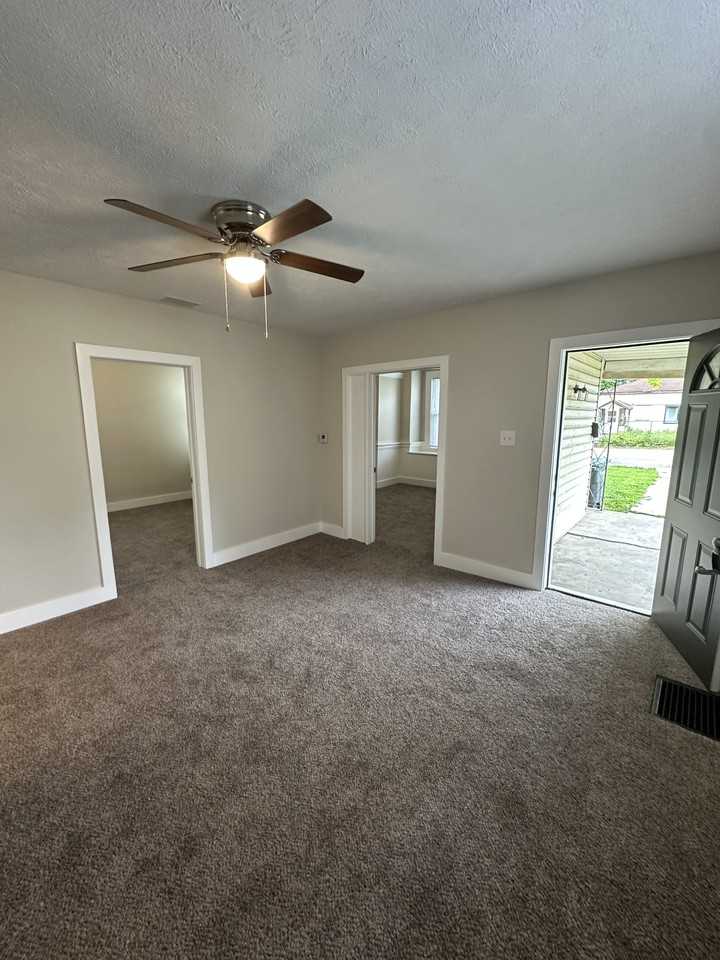 2903 S Elm St #1 - Photo 3 of 12
