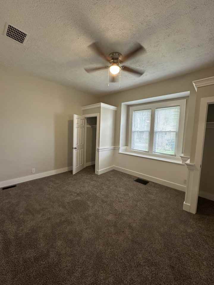 2903 S Elm St #1 - Photo 4 of 12