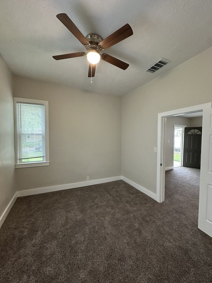 2903 S Elm St #1 - Photo 7 of 12