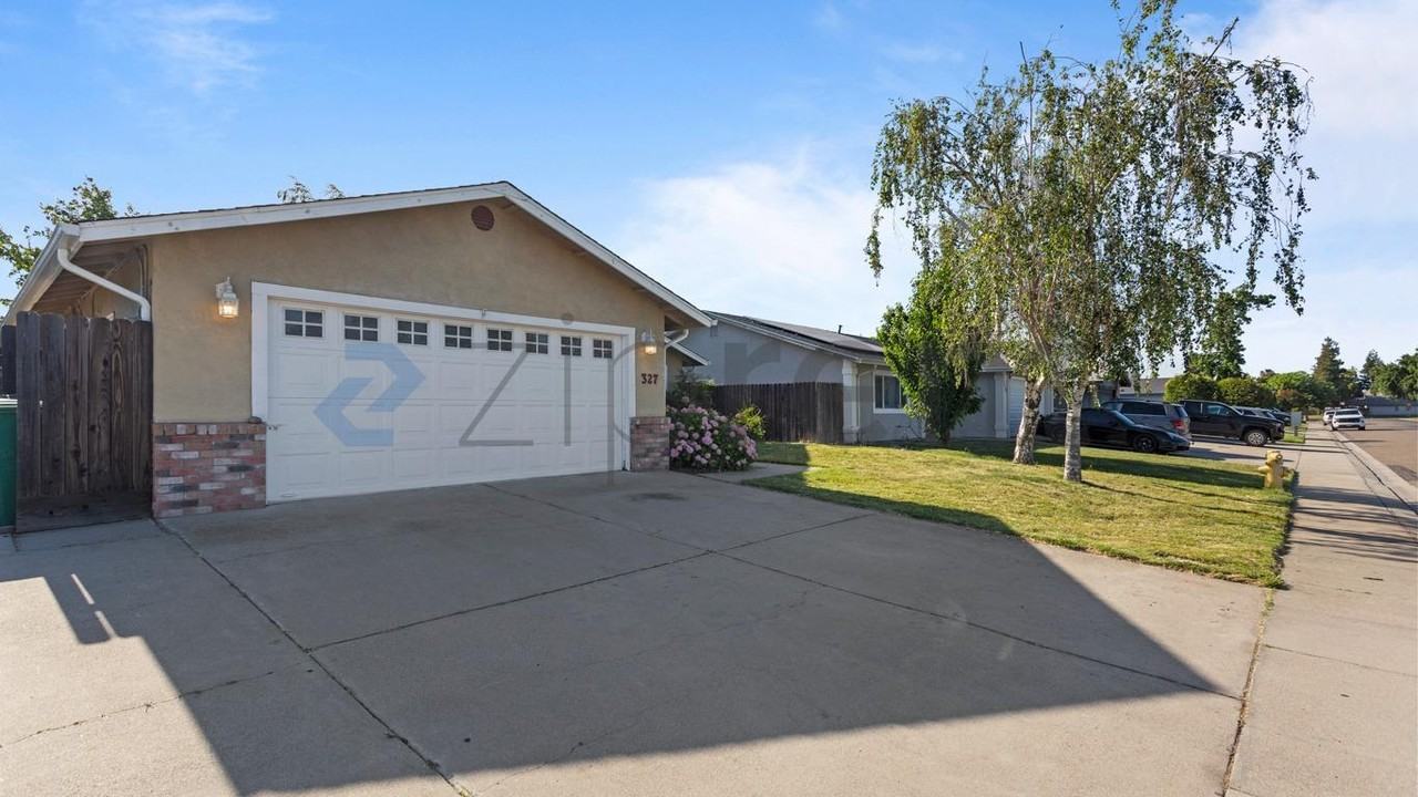 327 Pecan Dr - Photo 2 of 33