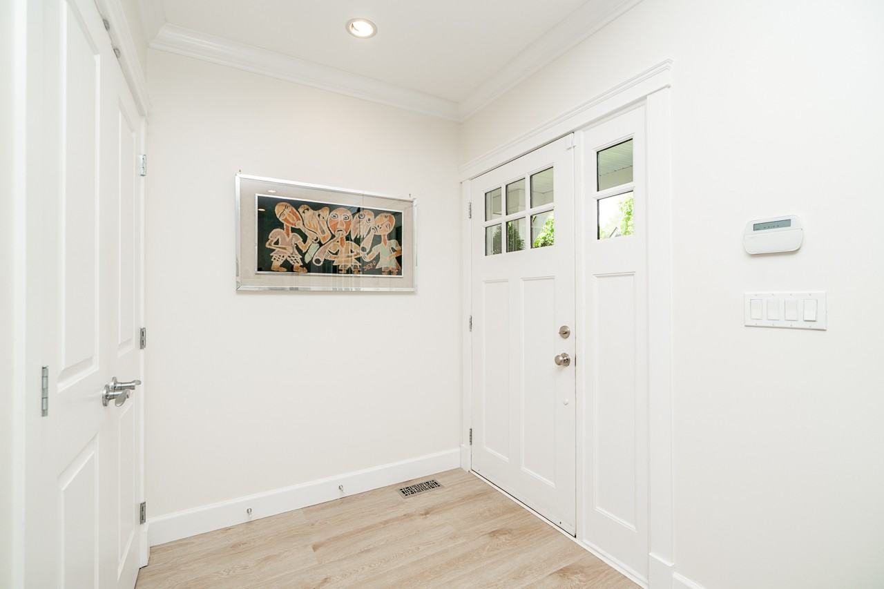 359 13th Street East - Photo 5 of 40
