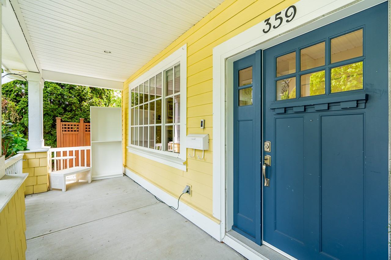 359 13th Street East - Photo 4 of 40