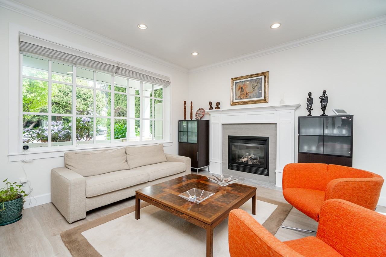 359 13th Street East - Photo 7 of 40