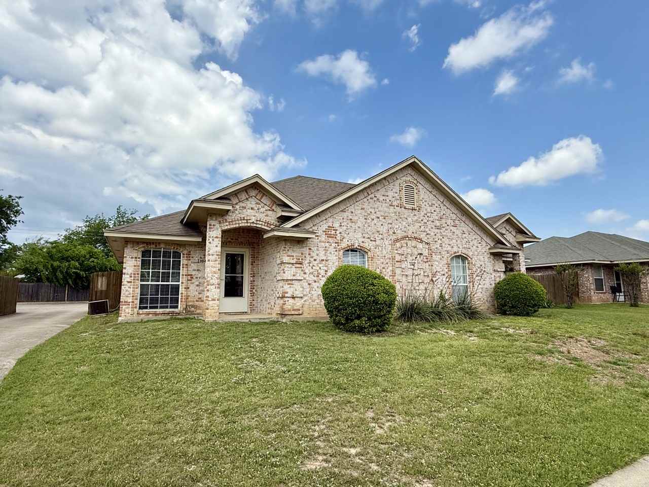1304 Winscott Rd #B - Photo 2 of 10