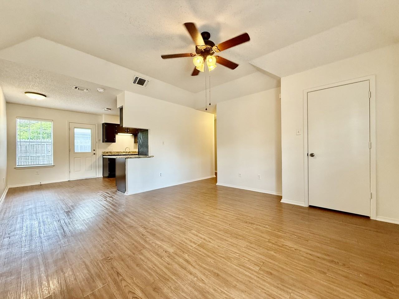 1304 Winscott Rd #B - Photo 4 of 10