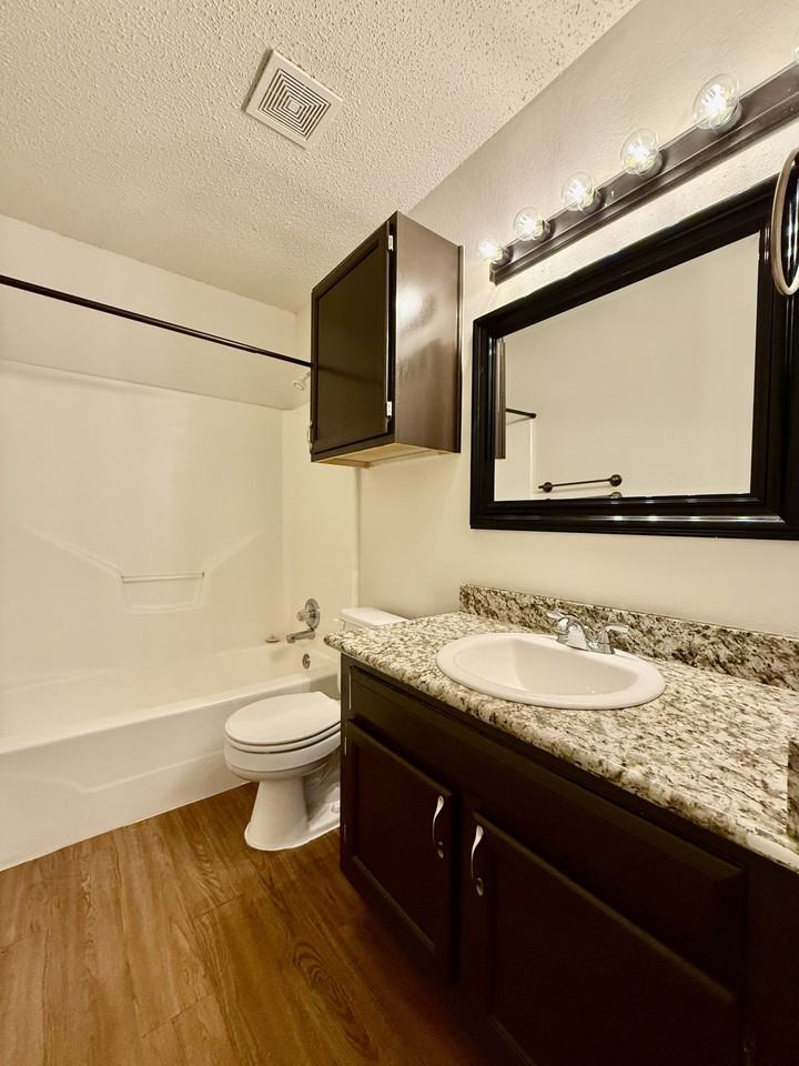 1304 Winscott Rd #B - Photo 6 of 10