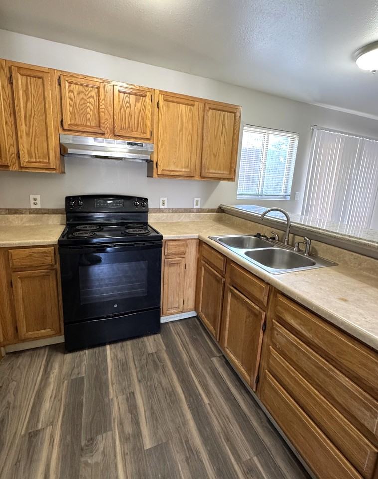 14372 E 22nd Pl #4 - Photo 5 of 16