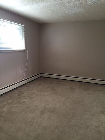 2515 17 Street Southwest - Photo 4 of 10