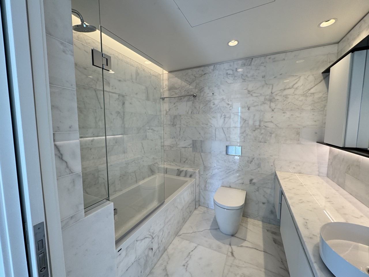 1408 Robson Street #1102 - Photo 7 of 20
