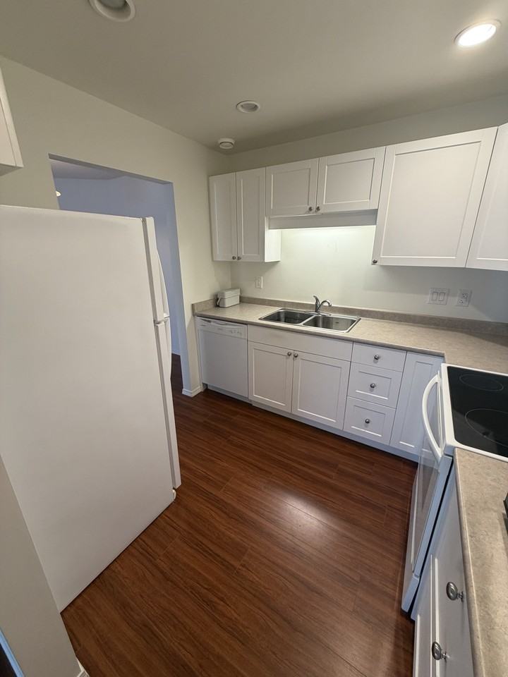 2915 Glen Drive #306 - Photo 3 of 18