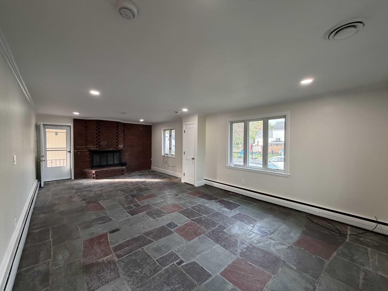 35 Peters St - Photo 2 of 21